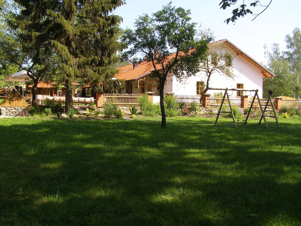 Hotel Na Statku Mirosov Mirosov  Εξωτερικό φωτογραφία