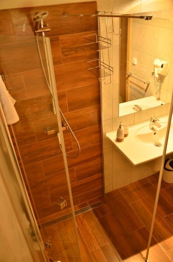 Hotel Na Statku Mirosov Mirosov  Εξωτερικό φωτογραφία